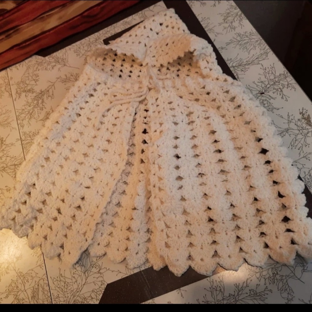 Hand Crocheted Infant Cape Ivory 6-12 Months Baby Handmade - Picture 4 of 4